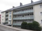 Hausansicht - GROSSE DREI-ZIMMER-WOHNUNG MIT BALKON IM ORTSTEIL BUCKESFELD