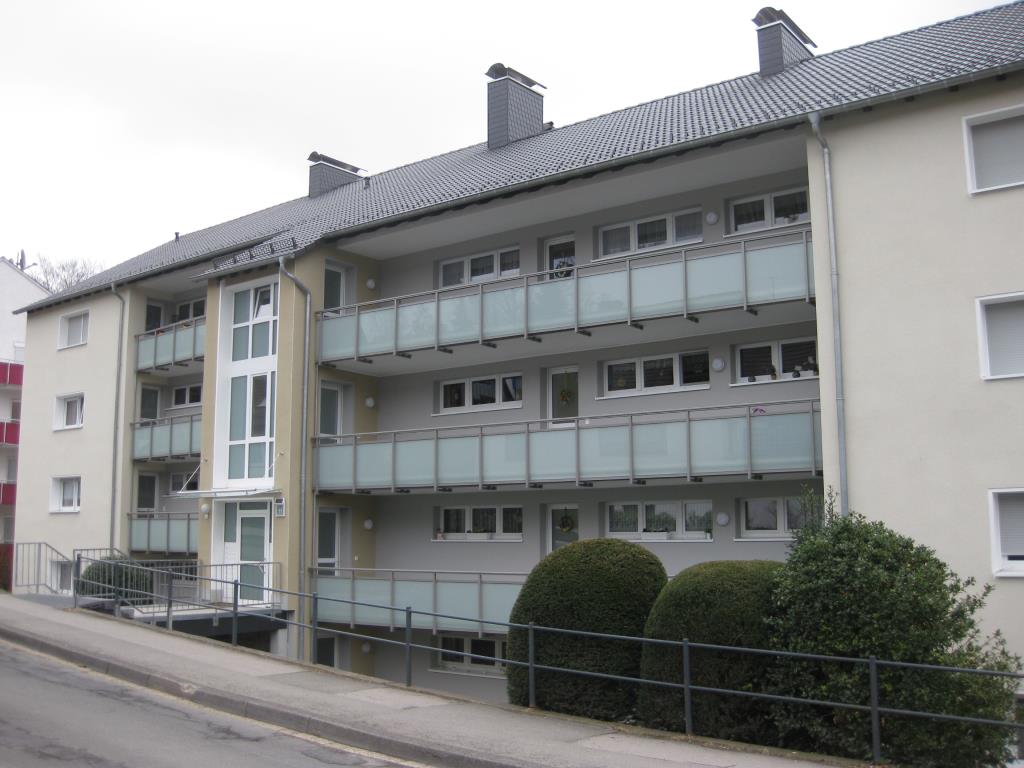 GROSSE DREI-ZIMMER-WOHNUNG MIT BALKON IM ORTSTEIL BUCKESFELD - Foto 2
