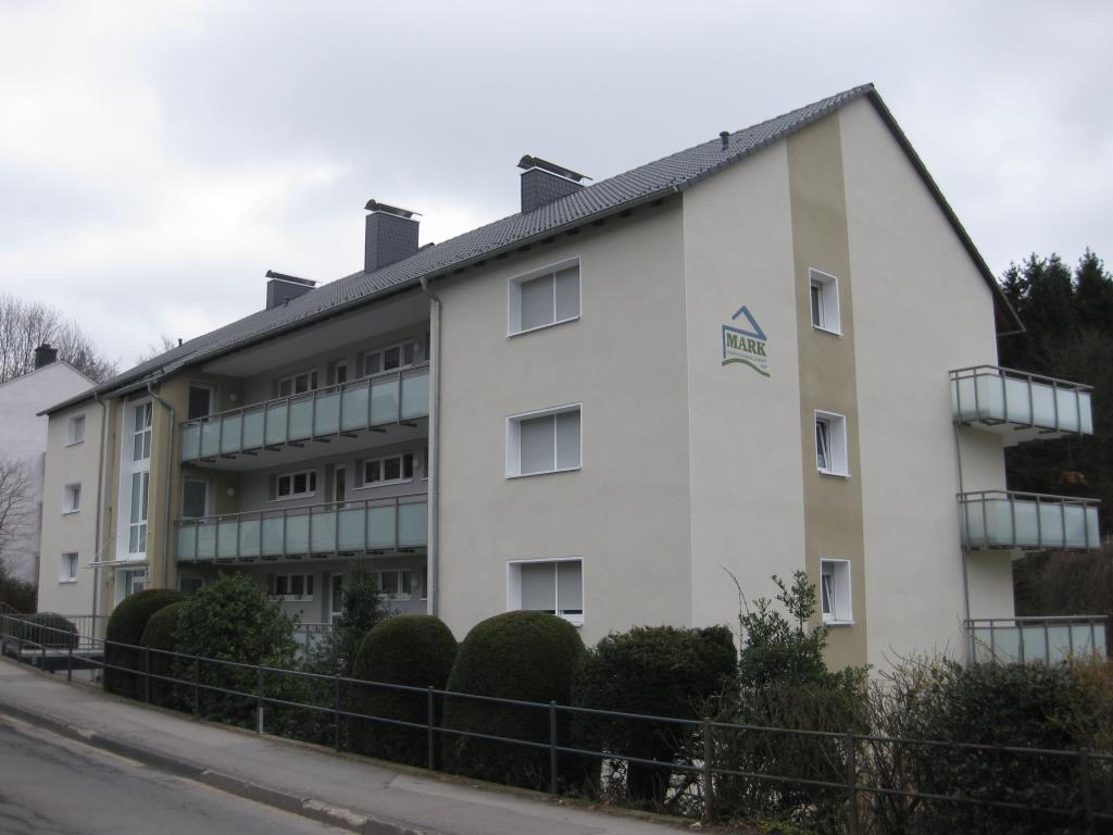 GROSSE DREI-ZIMMER-WOHNUNG MIT BALKON IM ORTSTEIL BUCKESFELD - Foto 1