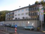 Hausansicht - DREI-ZIMMER-WOHNUNG MIT BALKON IN ALTENA, RAHMEDESTRASSE