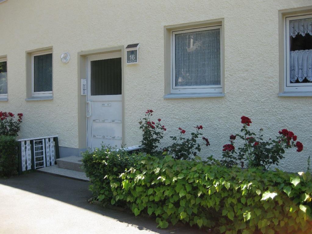 KLEINE DREI-ZIMMER-WOHNUNG MIT BALKON IN BRÜGGE - Photo 1