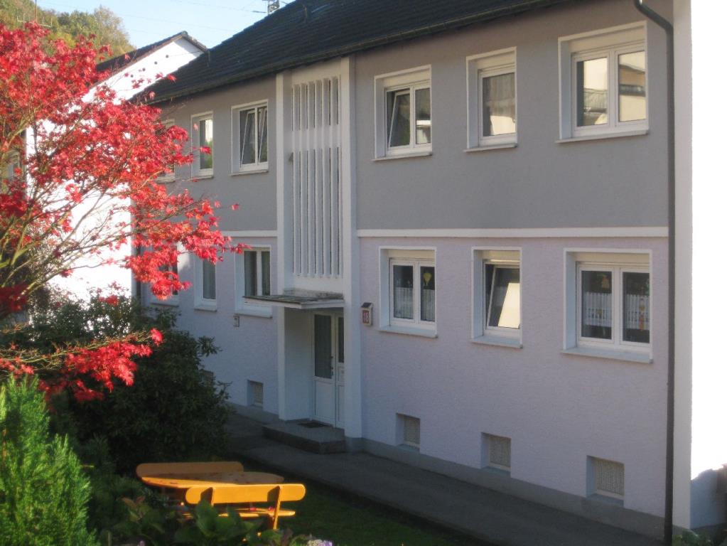 ZWEI-ZIMMER-WOHNUNG MIT TERRASSE ZWISCHEN LÜDENSCHEID UND ALTENA - Foto 2