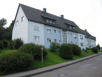 VIER-ZIMMERWOHNUNG AUSGESTATTET MIT PVC UND RAUFASER UND SOFORT BEZIEHBAR, 58507 Lüdenscheid, Etagenwohnung