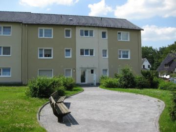 GEVELNDORF SCHÖNE UND GERÄUMIGE 2-ZIMMER WOHNUNG MIT BALKON IM AHORNWEG, 58507 Lüdenscheid, Etagenwohnung