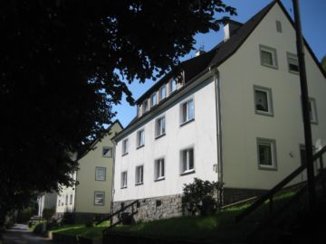 ZWEI-ZIMMER-WOHNUNG MIT BALKON MITTEN IM GRÜNEN, 58762 Altena, Etagenwohnung
