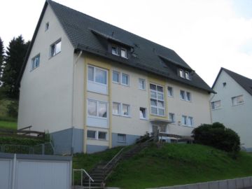 HELLE DREI-ZIMMER-ERDGESCHOSSWOHNUNG MIT BALKON IN GEVELNDORF, 58507 Lüdenscheid, Etagenwohnung