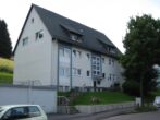 Hausansicht - DREI-ZIMMER-DACHGESCHOSSWOHNUNG IN GEVELNDORF
