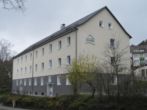 Hausansicht vorne - DREI-ZIMMER-WOHNUNG MIT BALKON IN LÜDENSCHEID