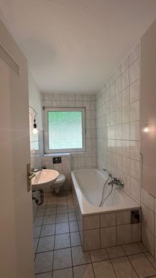 DREI-ZIMMER-WOHNUNG IN DER RATHMECKE, 58513 Lüdenscheid, Etagenwohnung